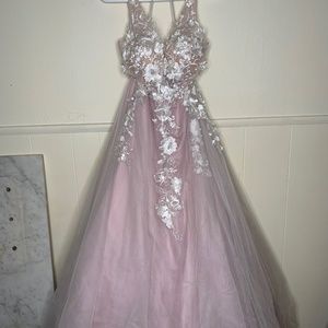 Chica’s Lilac White Lace Prom Dress